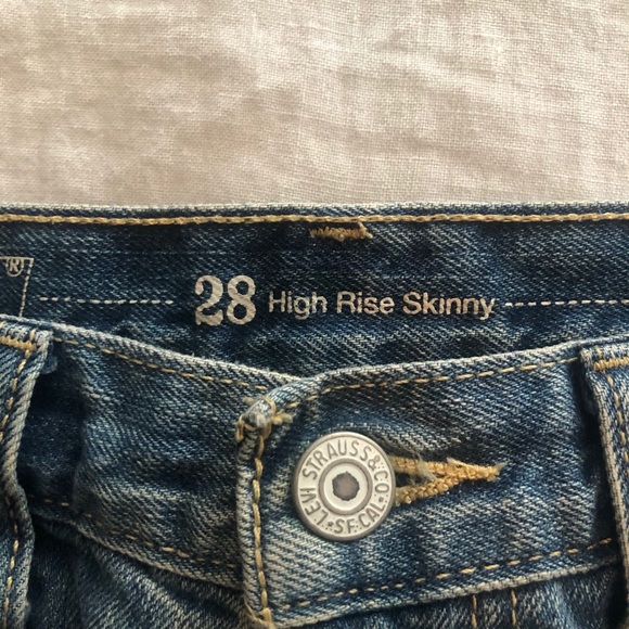 Levi’s Ripped Jeans - Picture 2 of 7